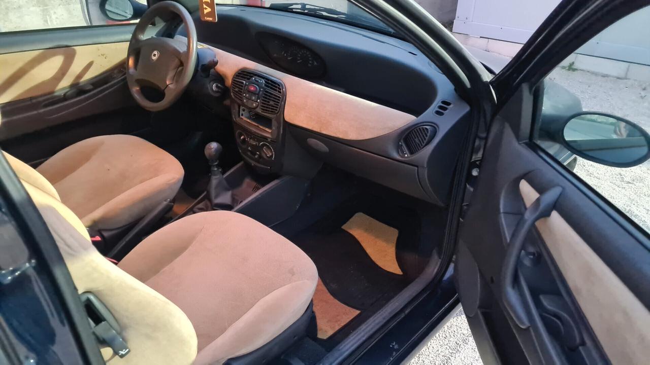 Lancia Y 1.2i cat LS Servosterzo / ARIA Condizionata impianto metano gomme nuove frizione nuova Straperfetta