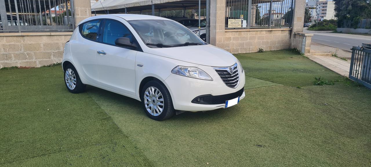 Lancia Ypsilon 1.2 benz. 70 cv 2014 NEOPATENTATI