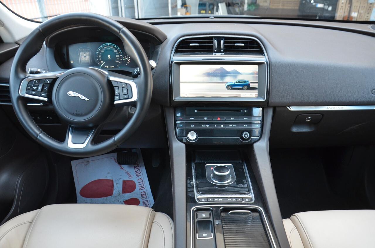 Jaguar F-Pace 2.0 D 180 CV AWD Prestige