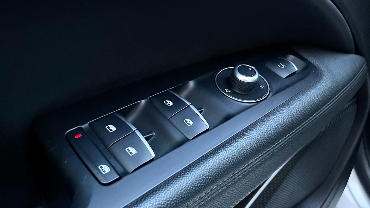 ALFA ROMEO STELVIO 2.2 Q4 TURBODIESEL VELOCE 210CV - SEDILI ELETTRICI RISCALDABILI CON MEMORIA, VOLANTE RISCALDABILE, FULL LED