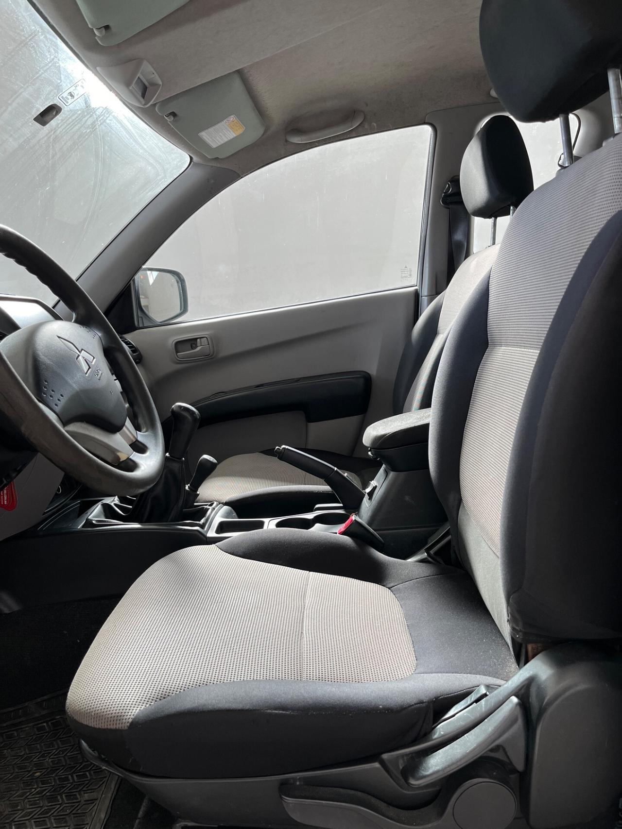 Mitsubishi L200 2.5 4x4 Cassone fisso