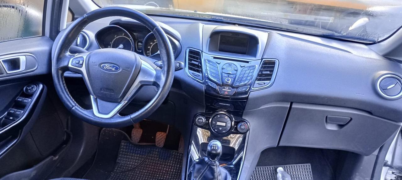 Ford Fiesta 1.5 TDCi 75CV 5 porte Titanium incidentata