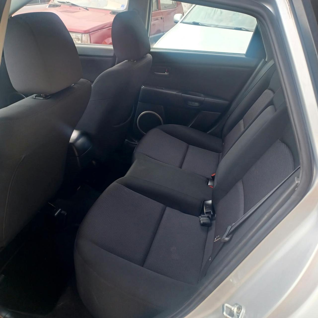110.118 MAZDA 3 SEMBRA NUOVA OK NEOPATENTATI