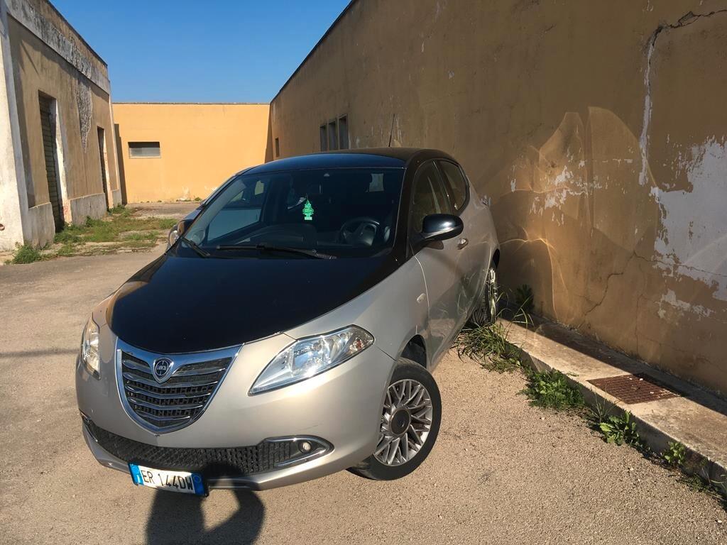 Lancia Ypsilon 0.9 5 porte Metano Silver