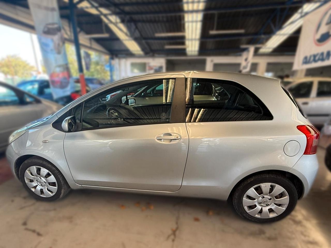 Toyota Yaris 1.0 3 porte Sol