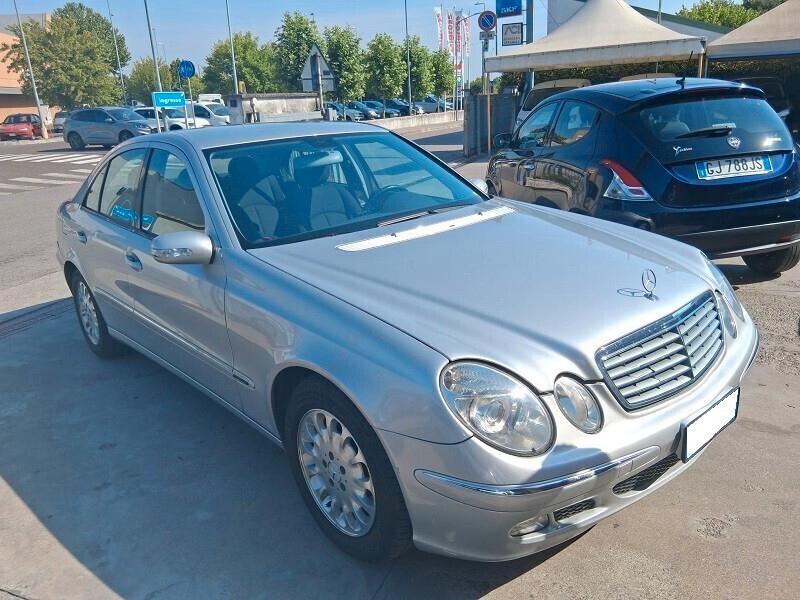 Mercedes-benz E 270 CDI cat Elegance