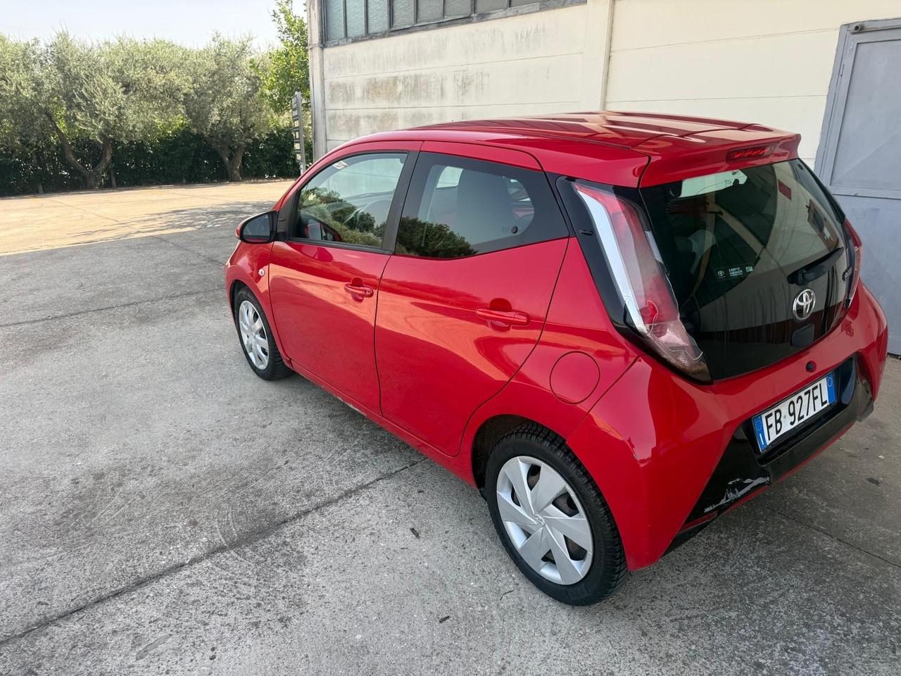 Toyota Aygo 1.0 VVT-i 69 CV 5 porte x-cite