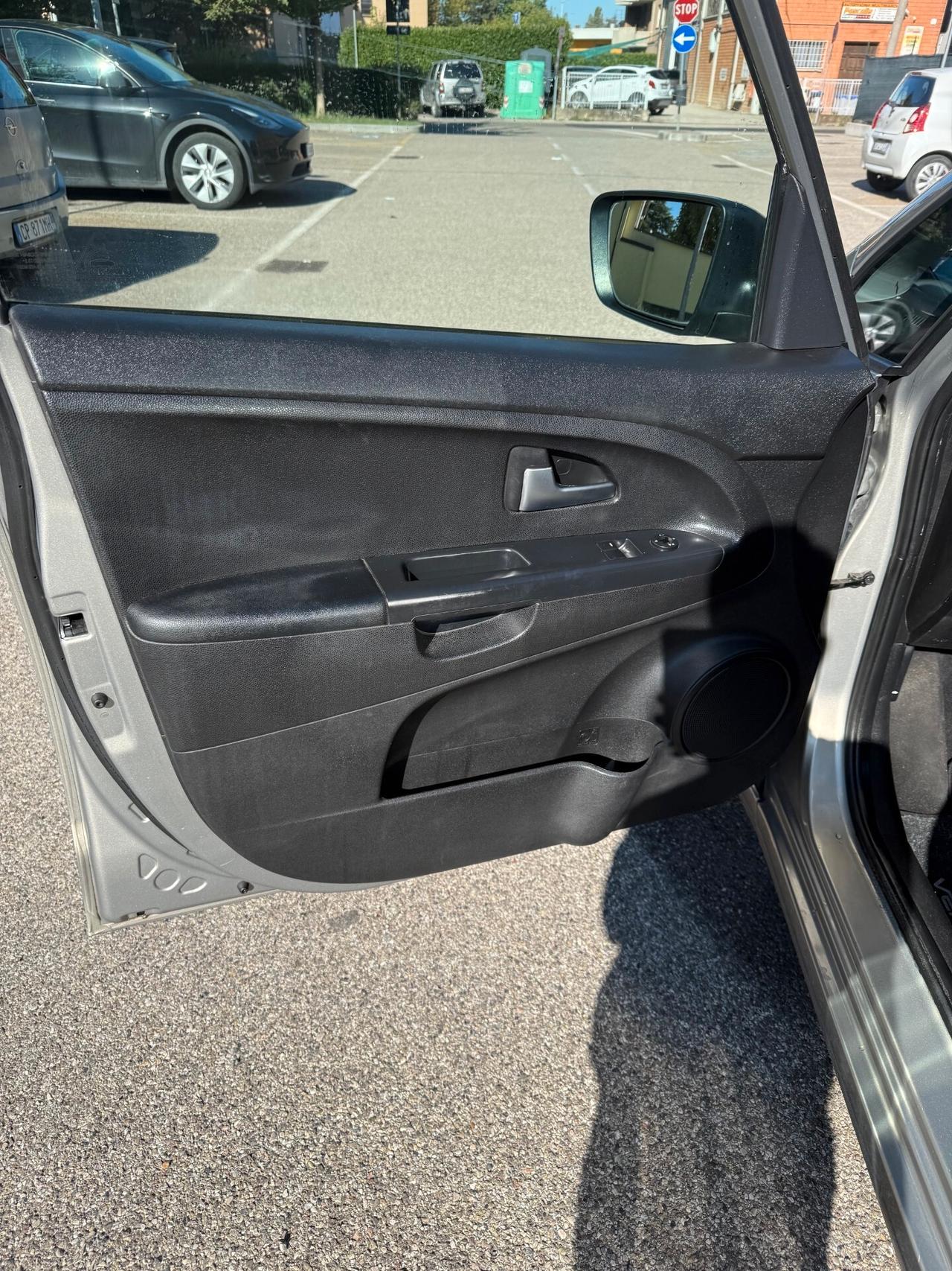 Kia Venga 1.4 GPL - NEOP. - TETTO - 12 MESI DI GARANZIA -