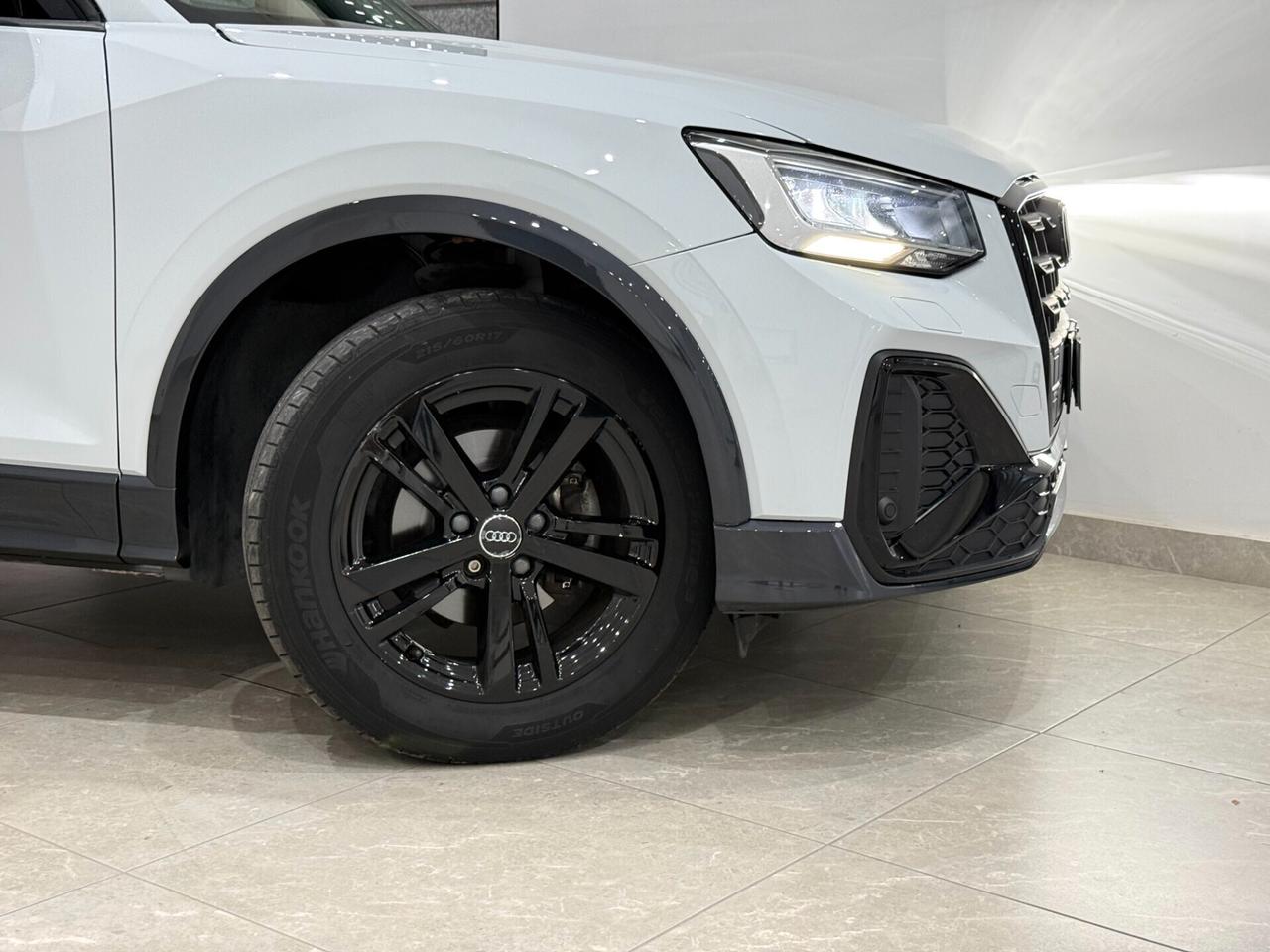 Audi Q2 30 TDI S tronic Identity Black