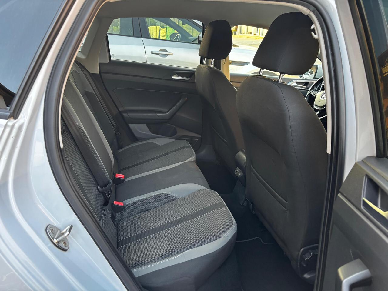 Polo 1.6 TDI 95 CV DSG 5p. R-LINE