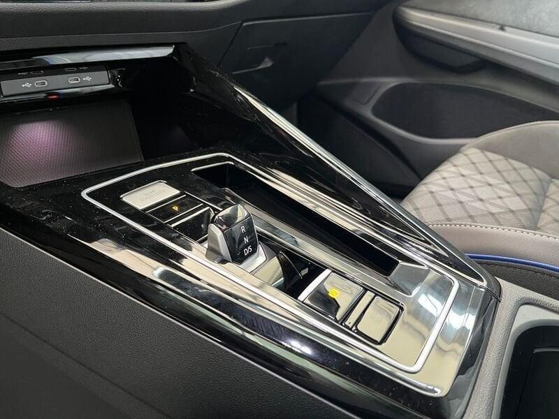 Volkswagen Golf 1.5 etsi R-Line Plus 150cv dsg