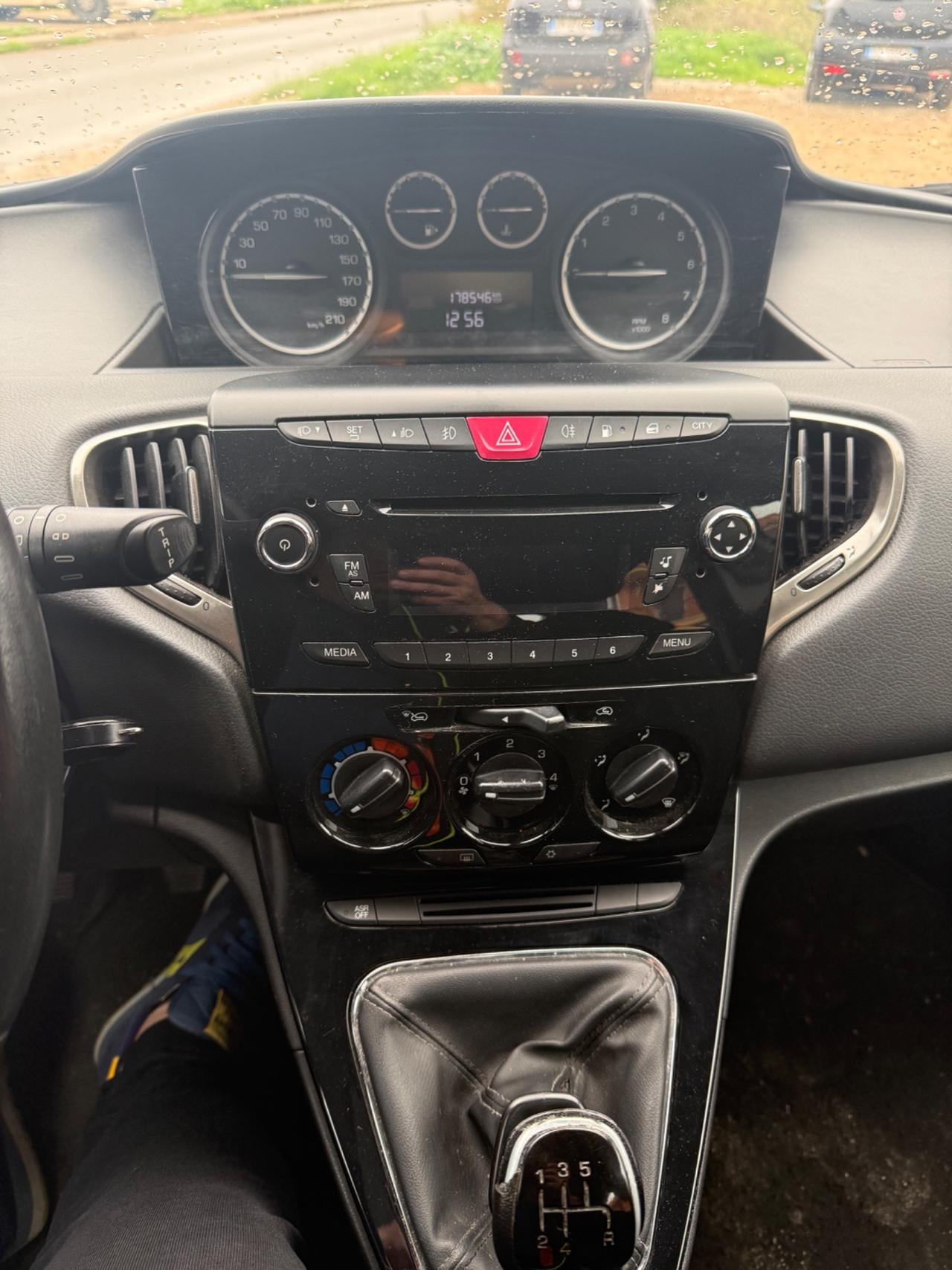 Lancia Ypsilon 0.9 TwinAir Ecochic Silver