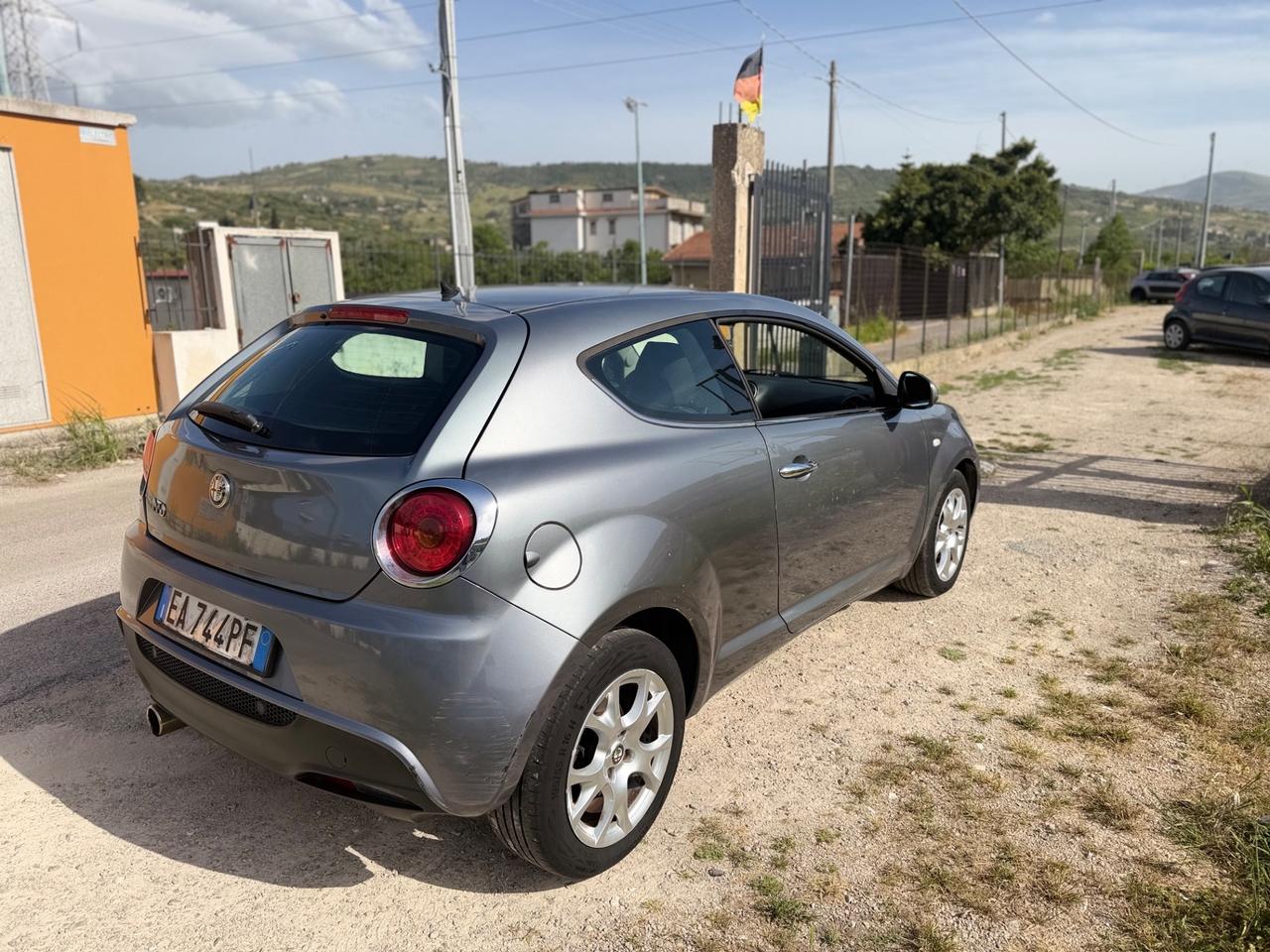 Alfa Romeo MiTo 1.6 JTDm 16V Distinctive Premium Pack