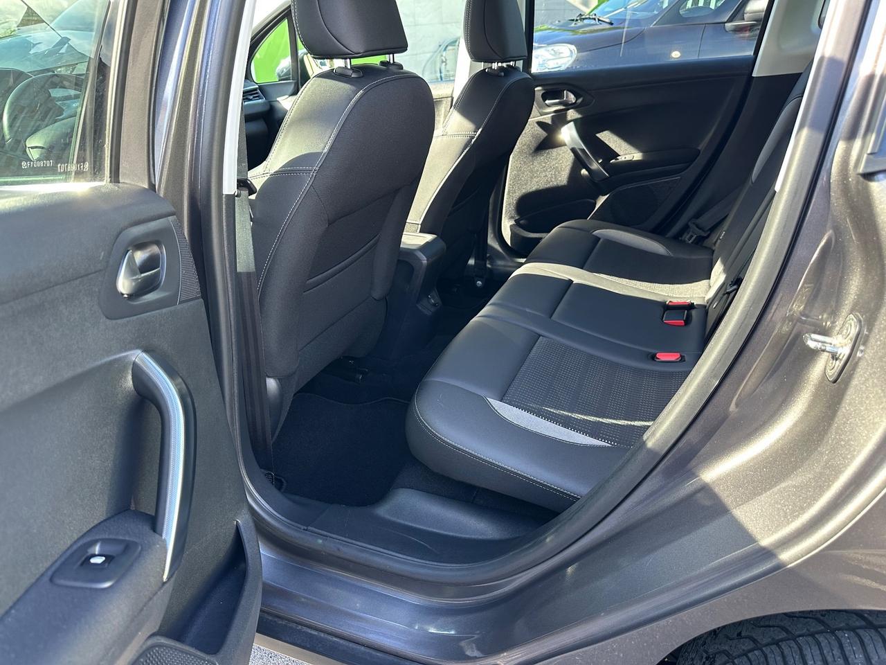 Peugeot 2008 HDi 120 Black Matt 100.000 Km