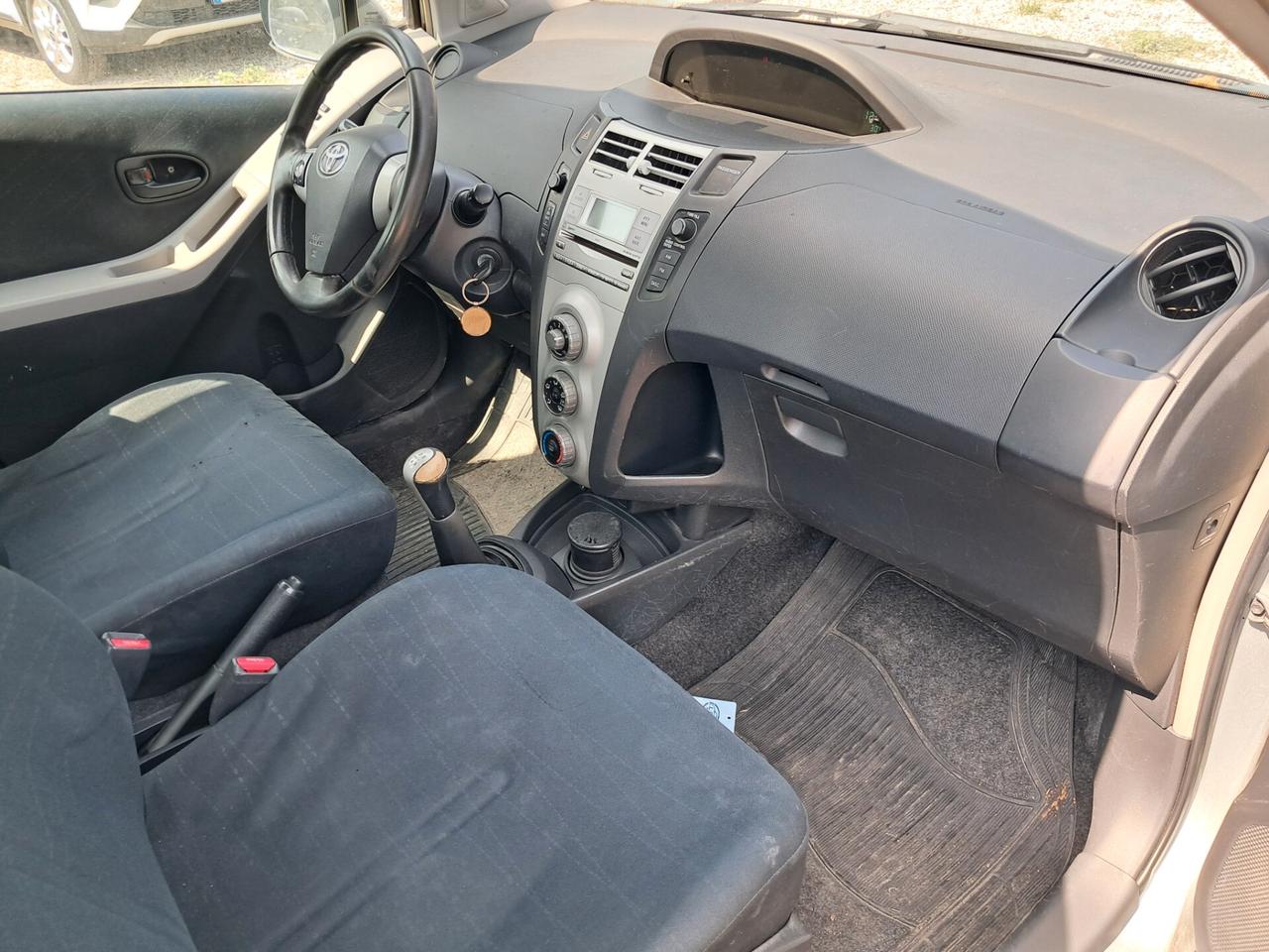 Toyota Yaris 1.0 5 porte
