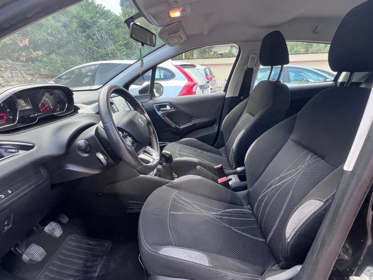 Peugeot 208 1.4 HDi 68 CV 5 porte Allure
