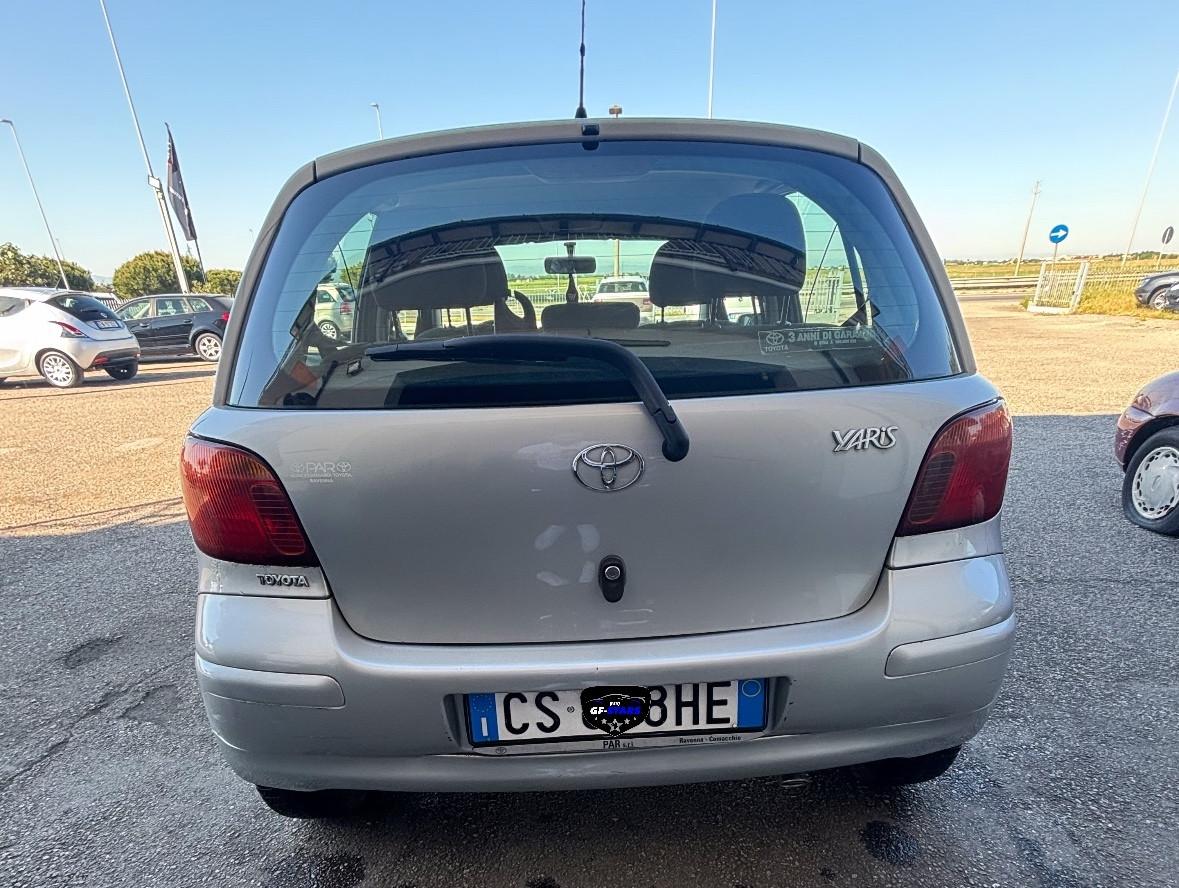 Toyota Yaris 1.3i 16V cat 5 porte Sol