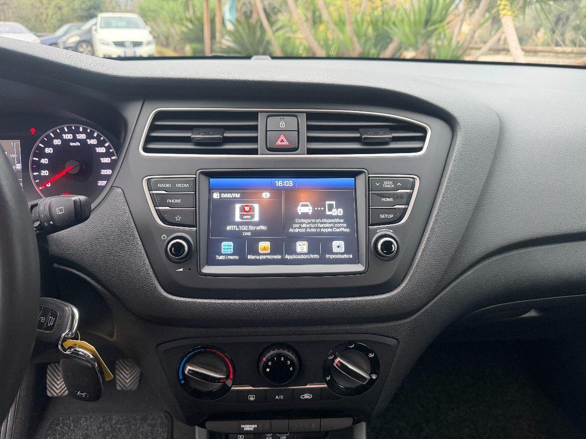 HYUNDAI - i20 - 1.2 5p. Connectline