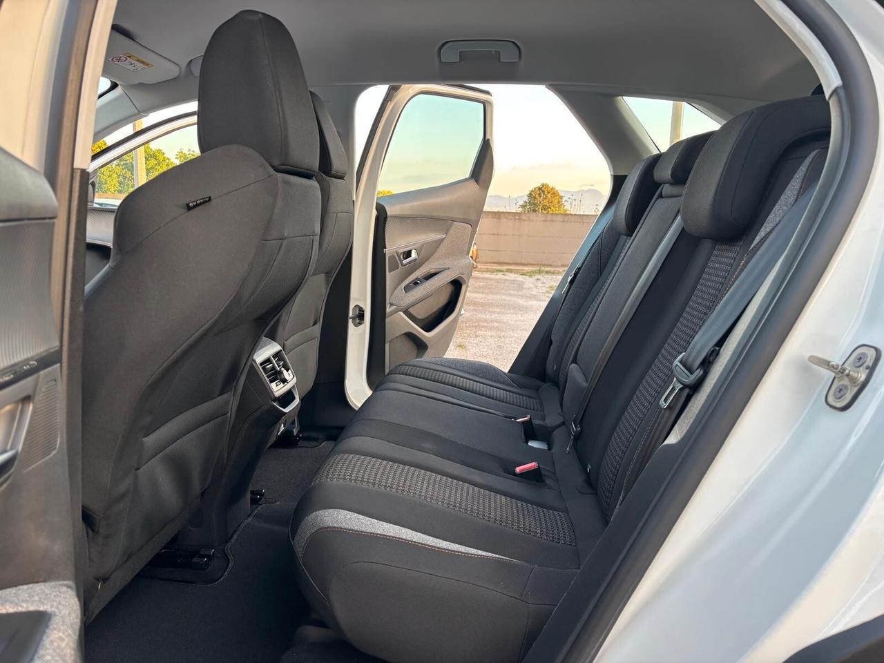 Peugeot 3008 BlueHDi 130 S&S EAT8 Business