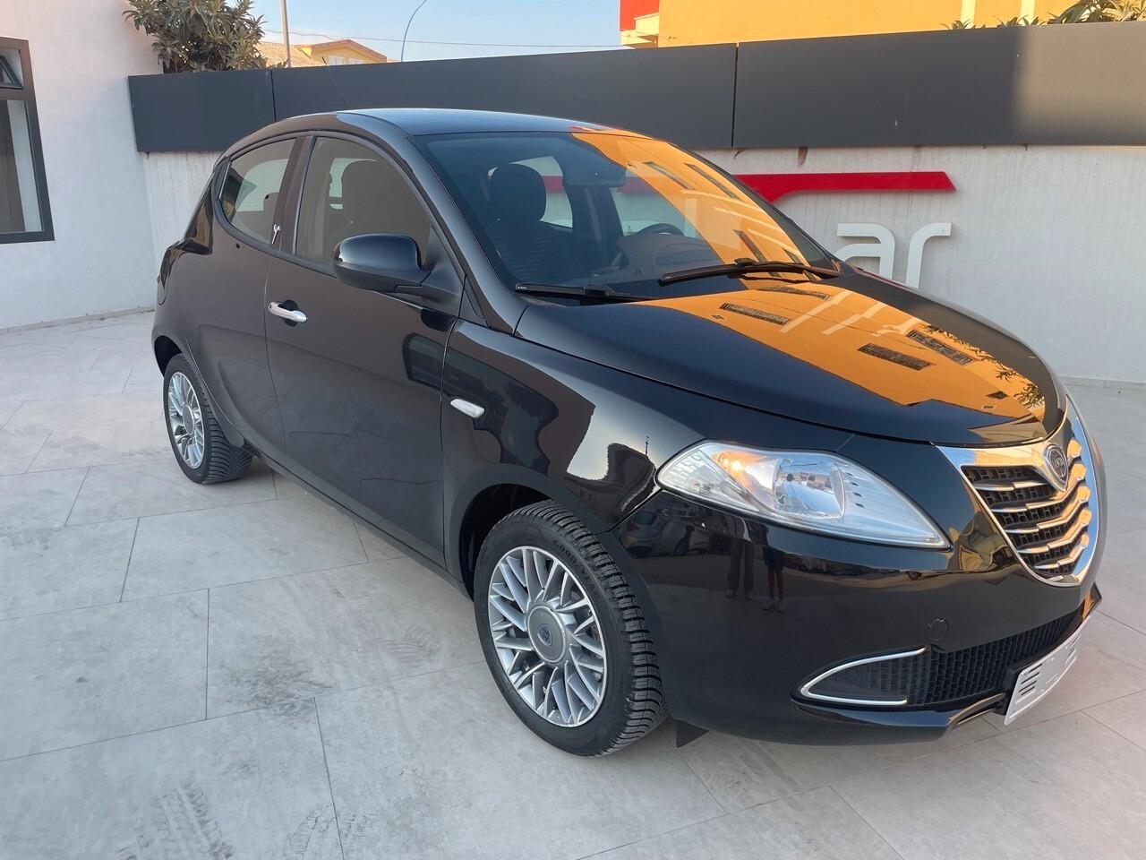 Lancia Ypsilon 1.2 69 CV 5 porte S&S Platinum