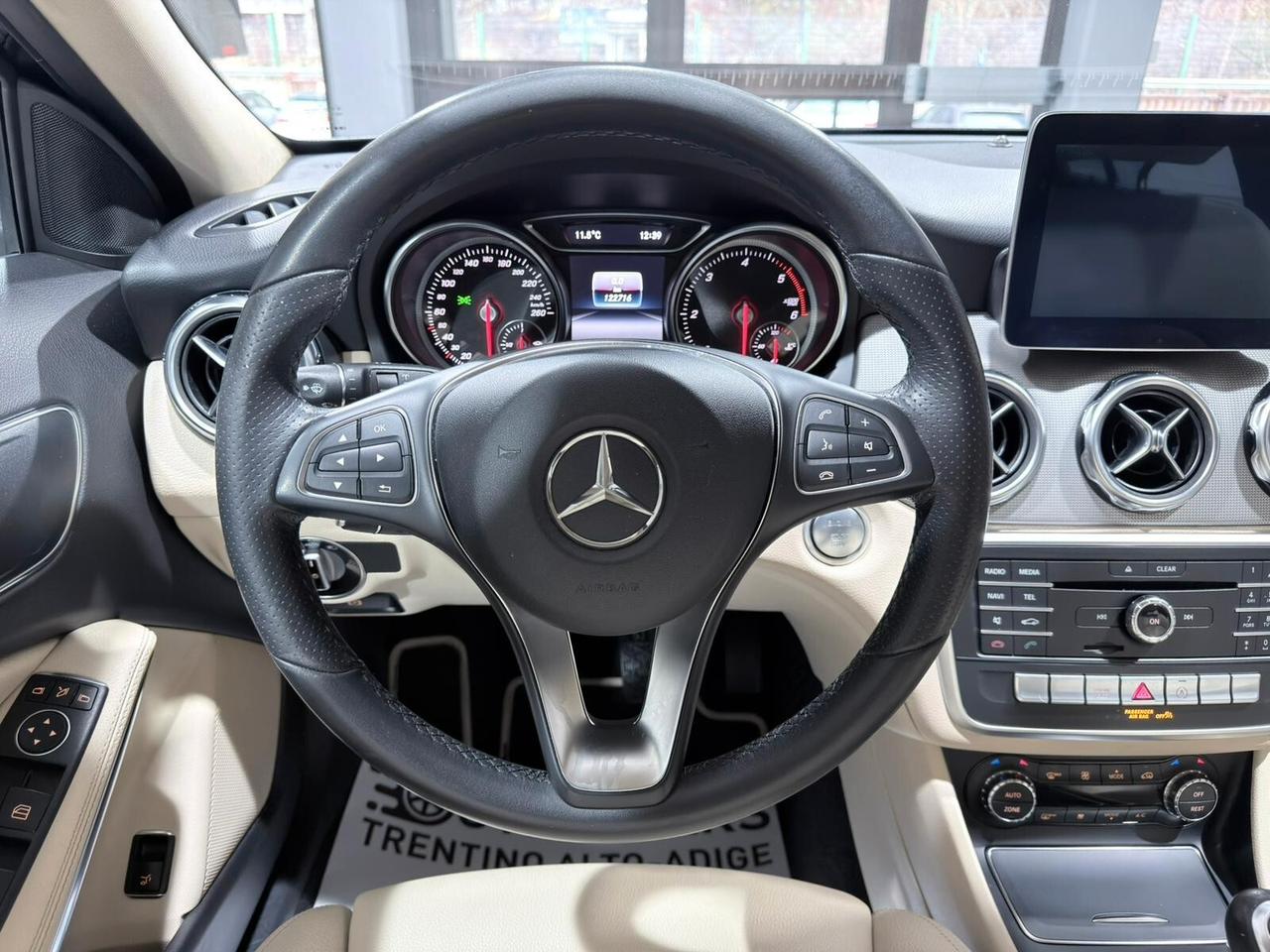 MERCEDES GLA 180d PREMIUM MANUALE 2017