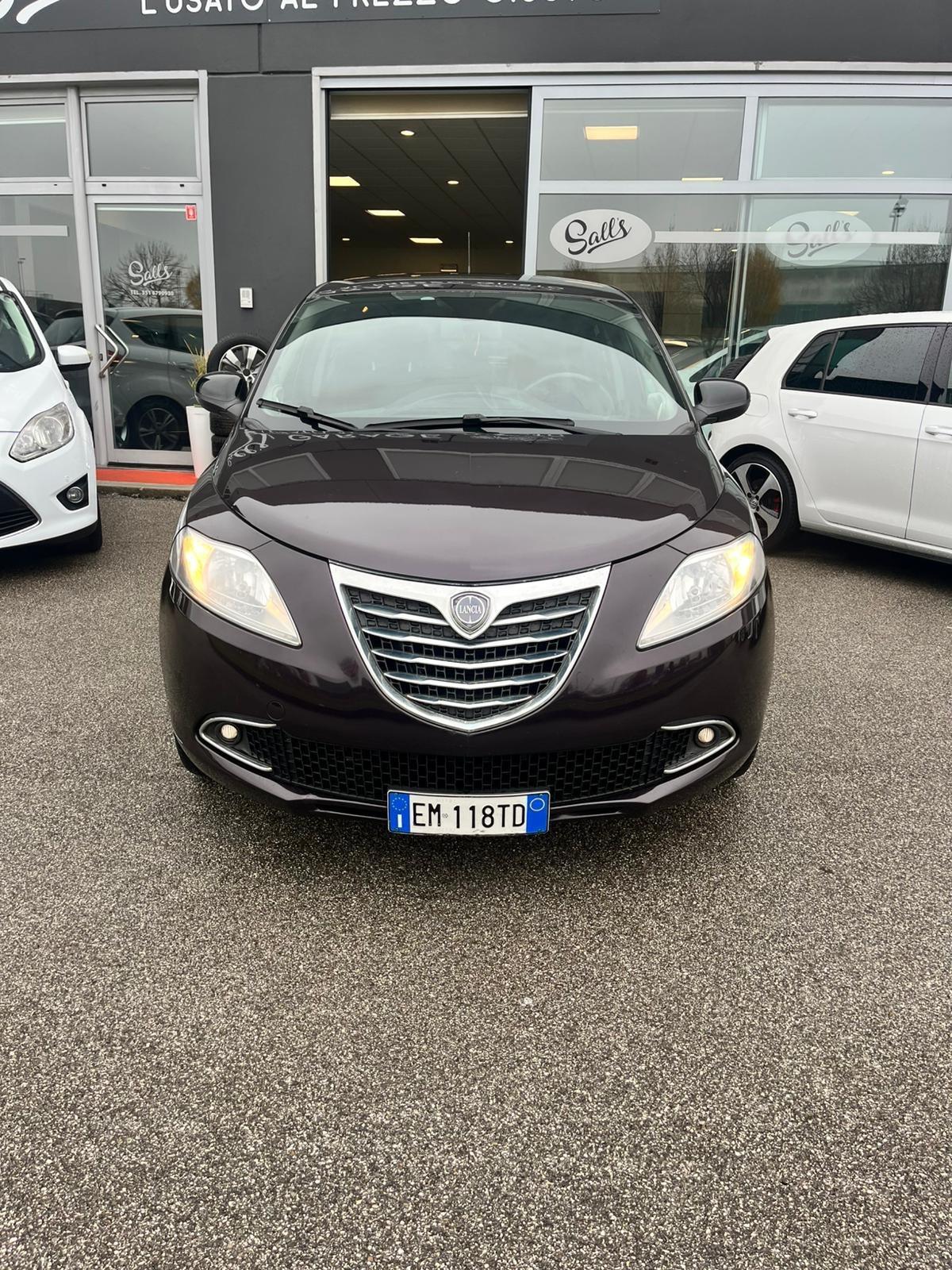 Lancia Ypsilon 1.3 MJT 75 CV Neopatentati