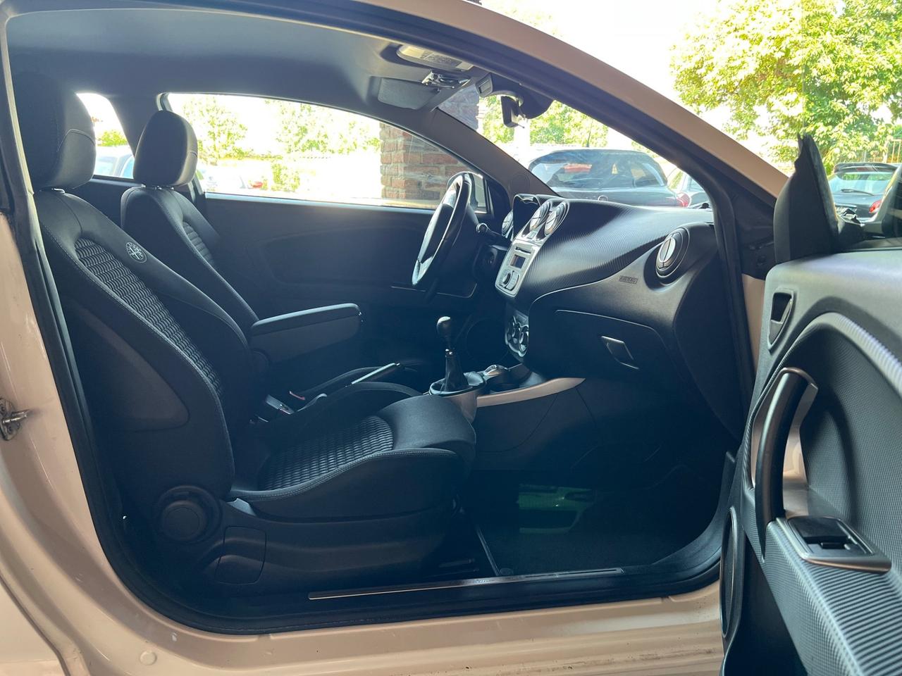 Alfa Romeo MiTo 1.4 95CV Distinctive Premium Pack