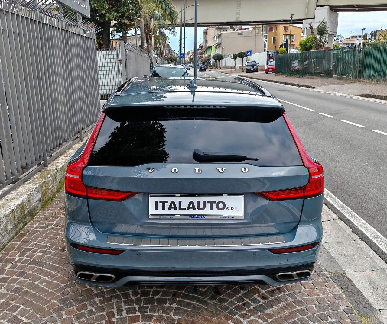 Volvo V60 T8 Recharge AWD Plug-in Hybrid R-design