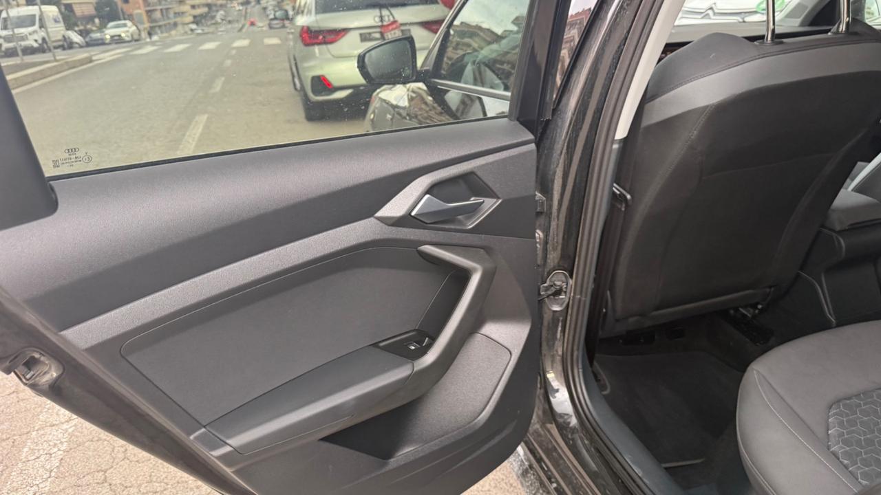 Audi A1 SPB 30 TFSI S line edition LED NAVI CAR PLAY KAMERA CLIMA AUTOMATICO PDC BLUETOOTH CERCHI 18