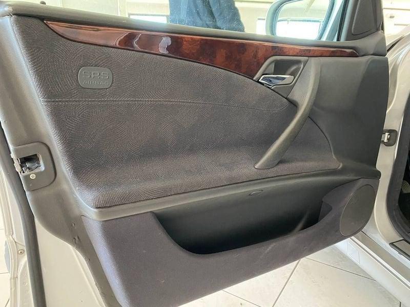 Mercedes-Benz Classe E E 200 Kompressor cat Classic