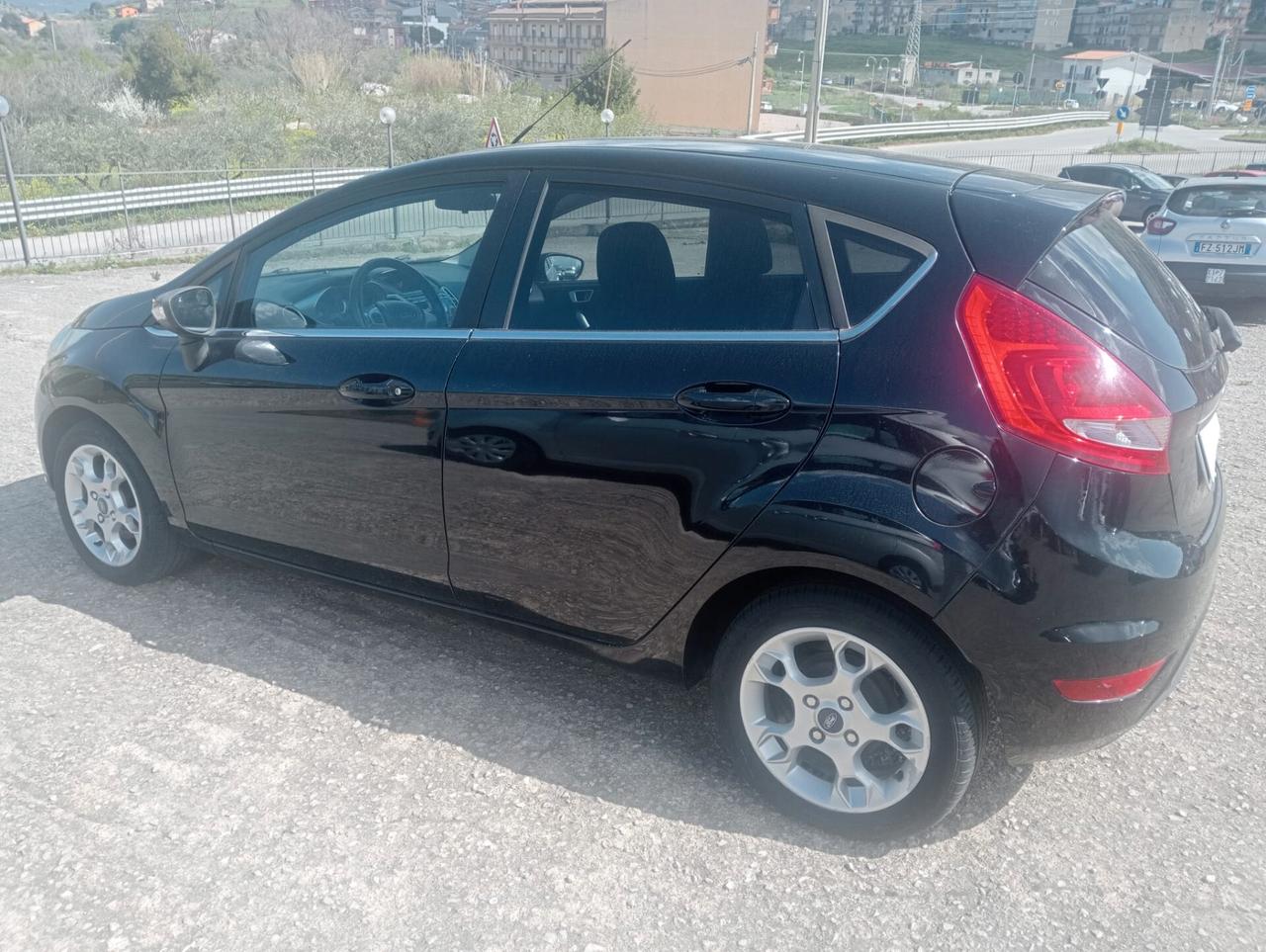 Ford Fiesta Ikon 1.4 TDCi 70CV 5 porte