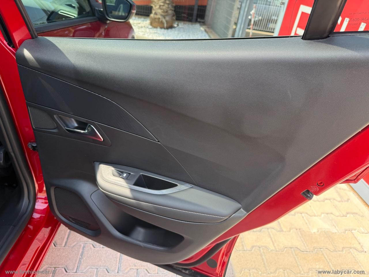 PEUGEOT 2008 PureTech 100 S&S Allure