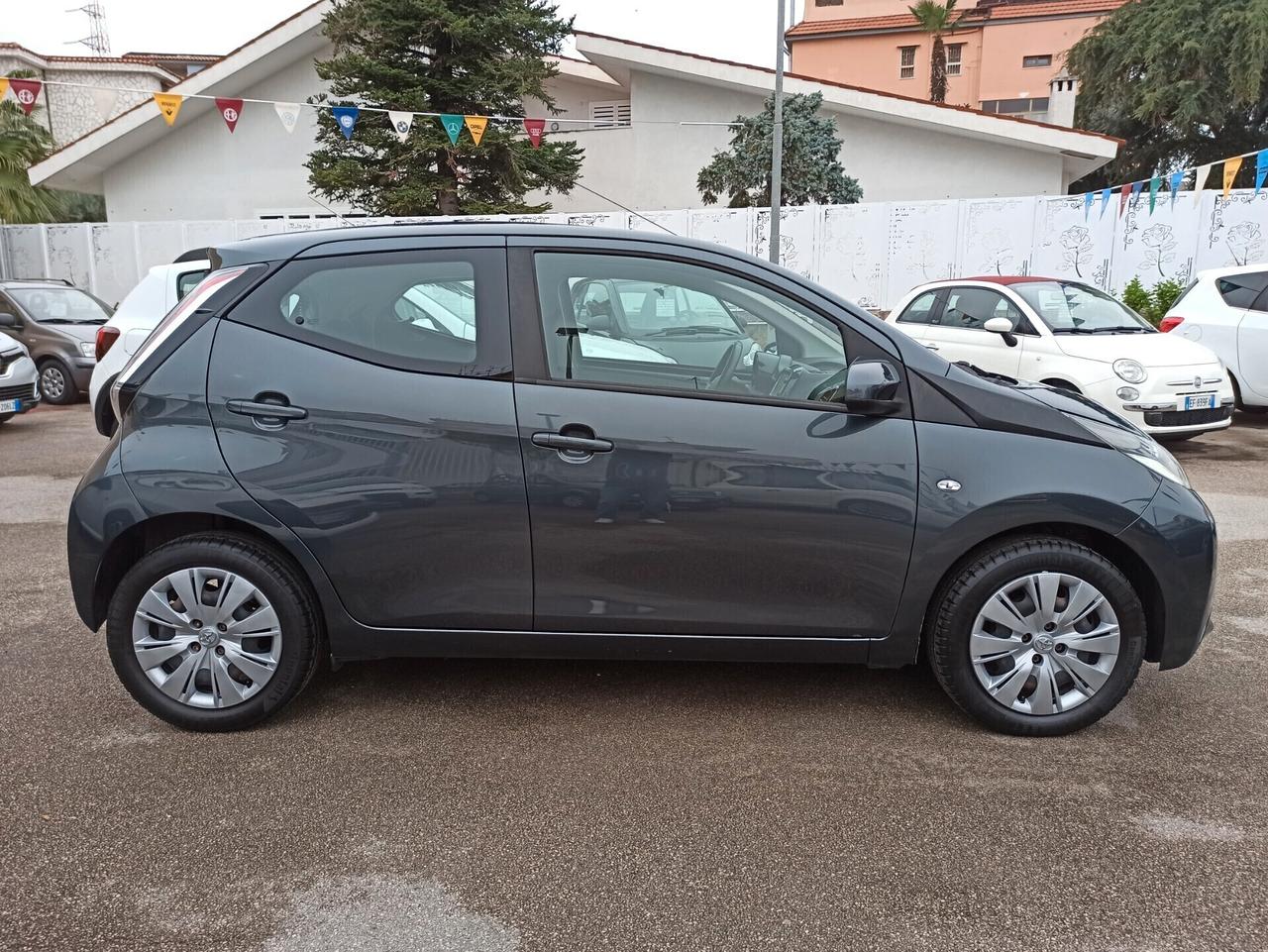 Toyota Aygo 1.0 VVT-i 69 CV 5 porte x-wave