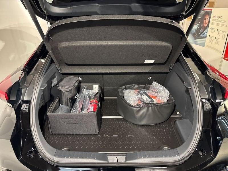 Toyota C-HR 2.0 PHEV Lounge Hero
