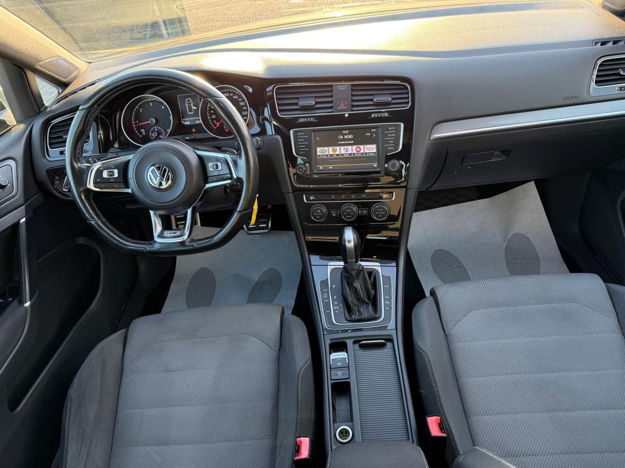 Volkswagen Golf 1.6 TDI 110 CV DSG R-LINE