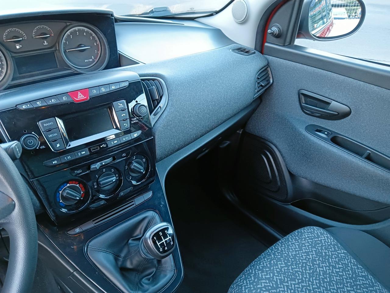 Lancia Ypsilon 1.2 69 CV Unico Prop.