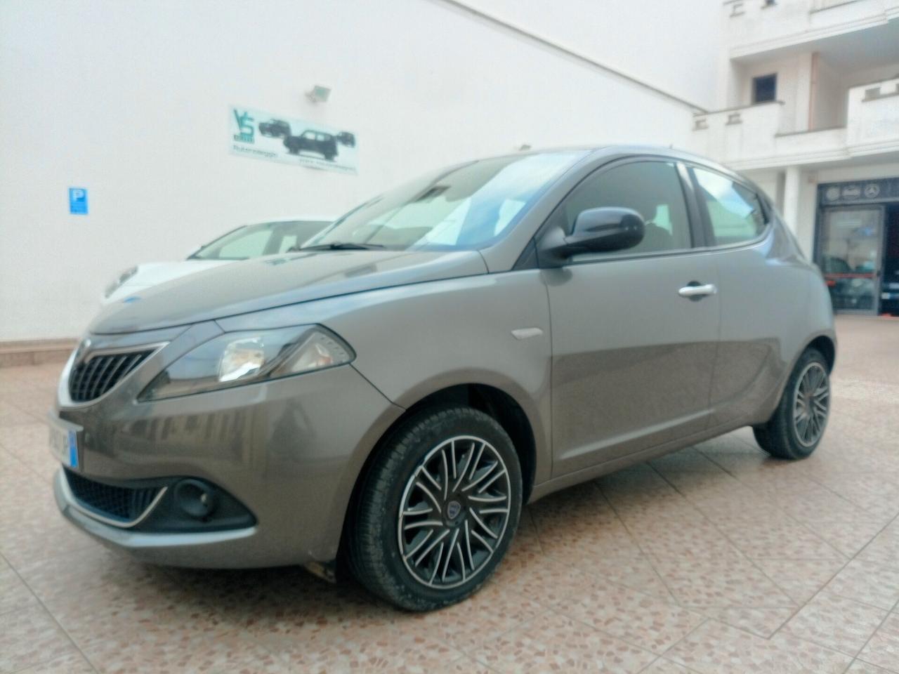 Lancia Ypsilon 1.0 FireFly 5 porte S&S Hybrid Gold