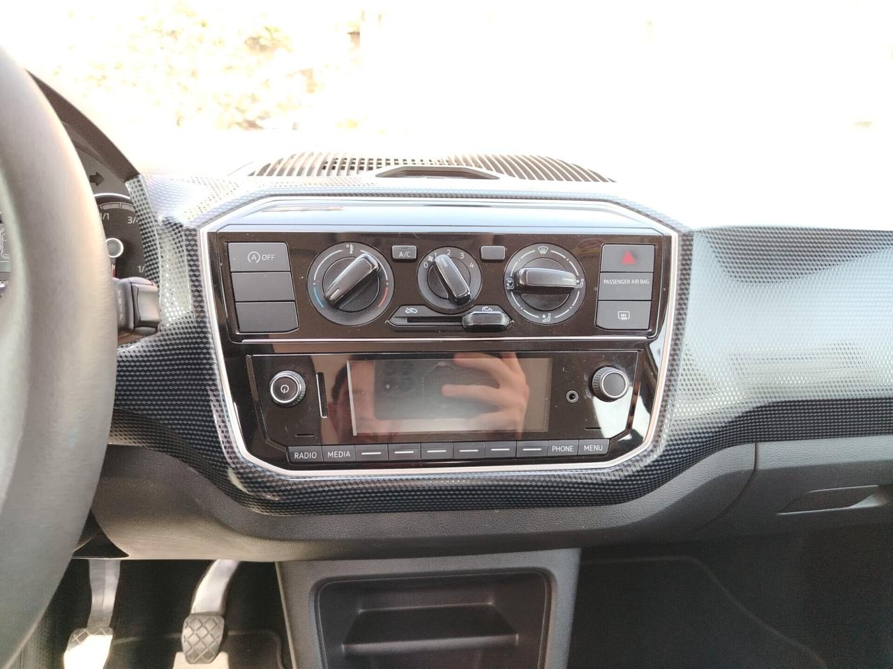 Volkswagen up! 1.0 move BlueMotion offerta del mese