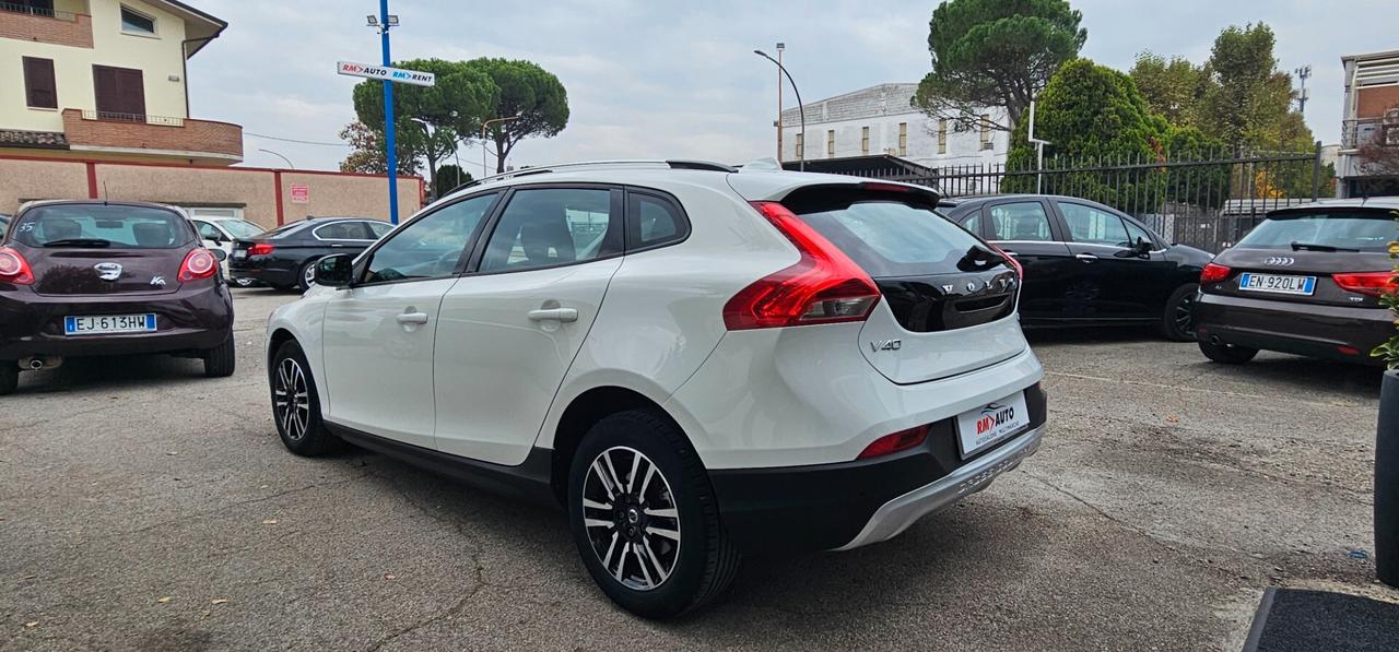 Volvo V40 Cross Country Solo 30.000 km