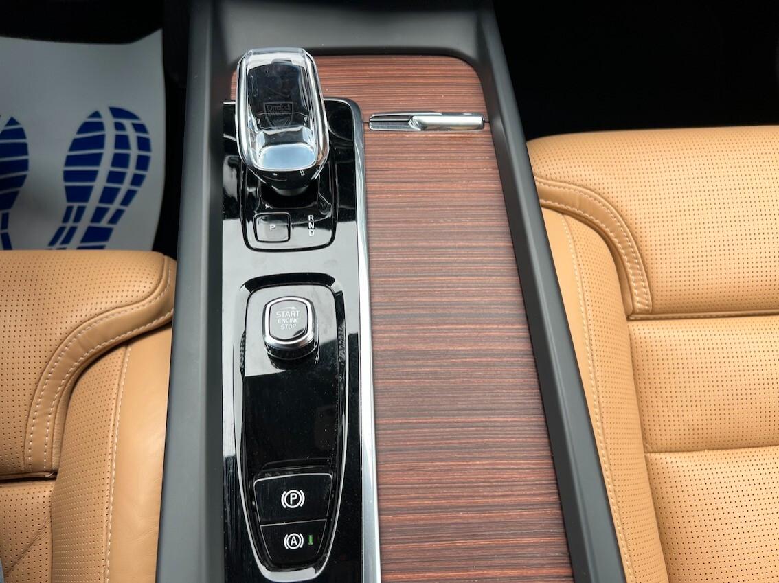 Volvo XC60 2.0 b4 Plus Dark awd auto - FULL OPTIONAL