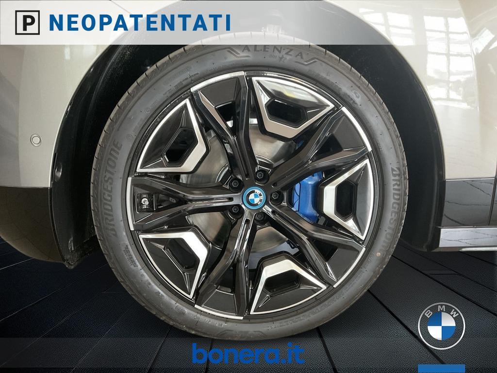 BMW iX 40 pacchetto sportivo xDrive