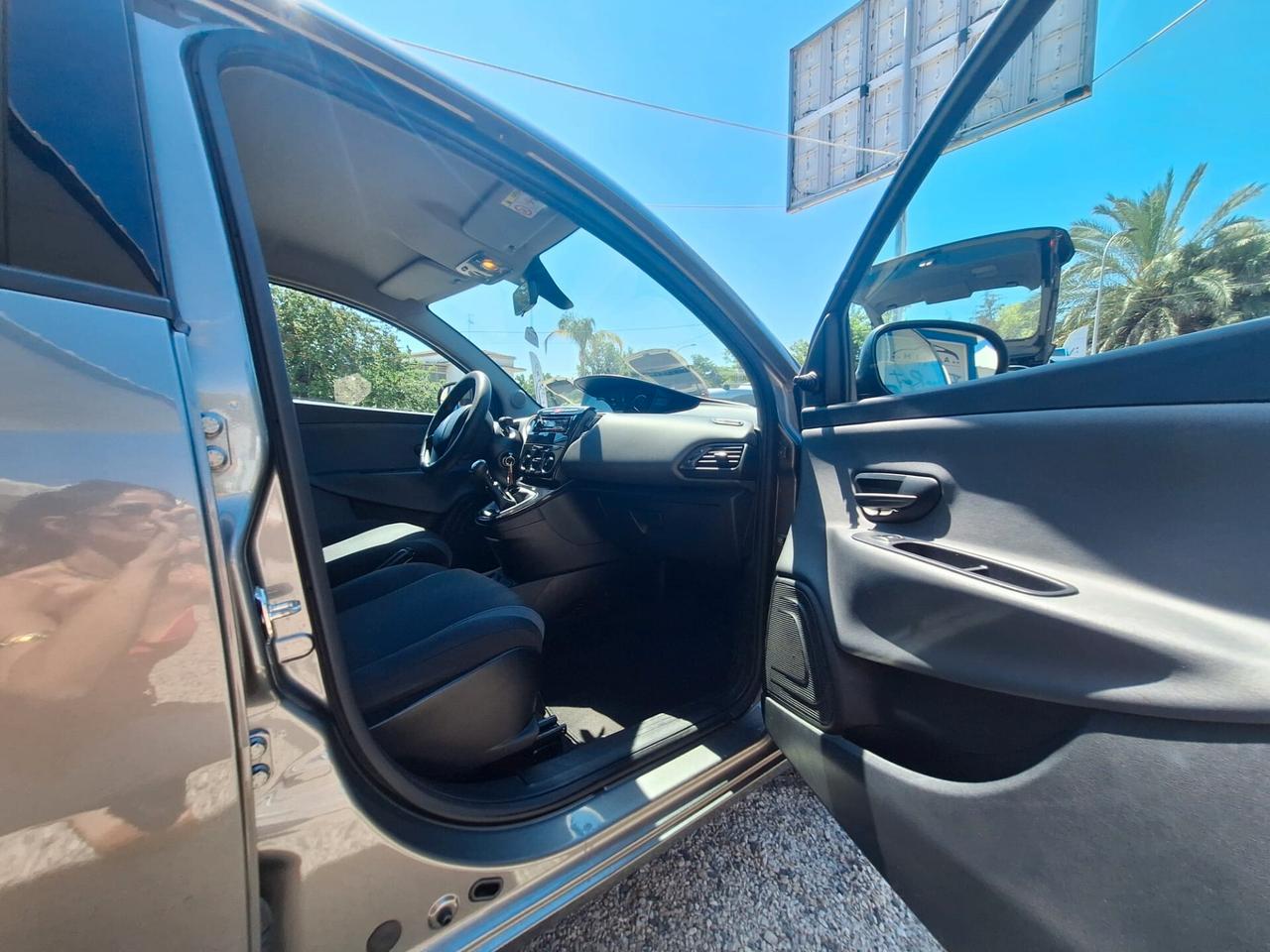 Lancia Ypsilon 1.3 MJT 16V 95 CV 5 porte Silver