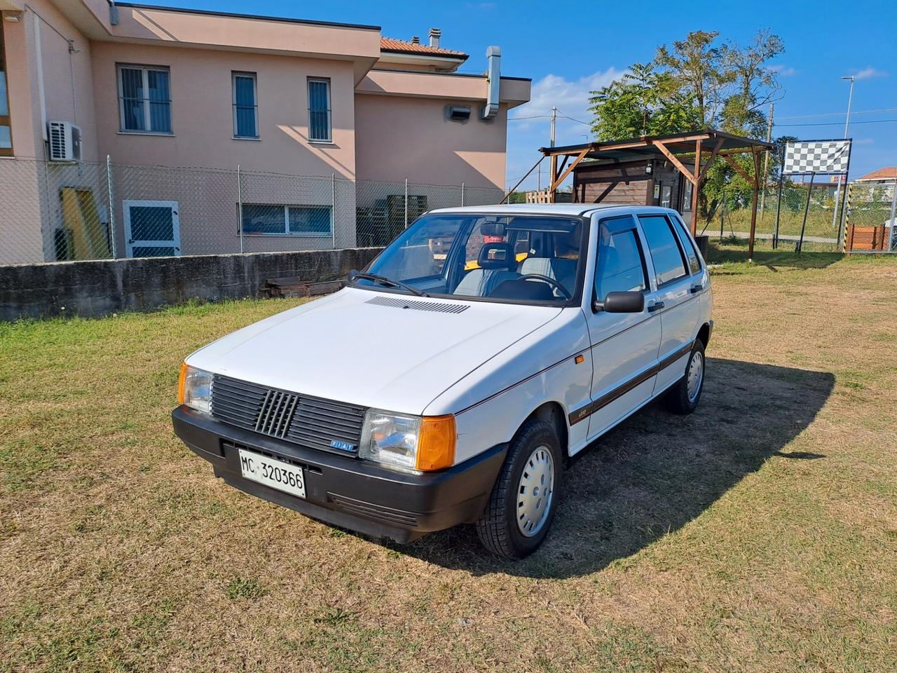 FIAT UNO STING 9.0 Benzina