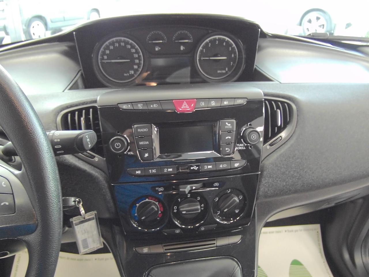 Lancia Ypsilon 1.0 FireFly 5 porte S&S Hybrid Silver Plus