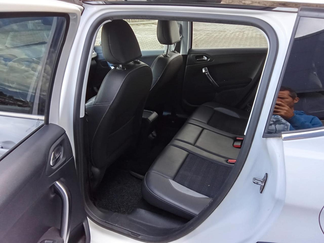 Peugeot 2008 BlueHDi 100 Allure