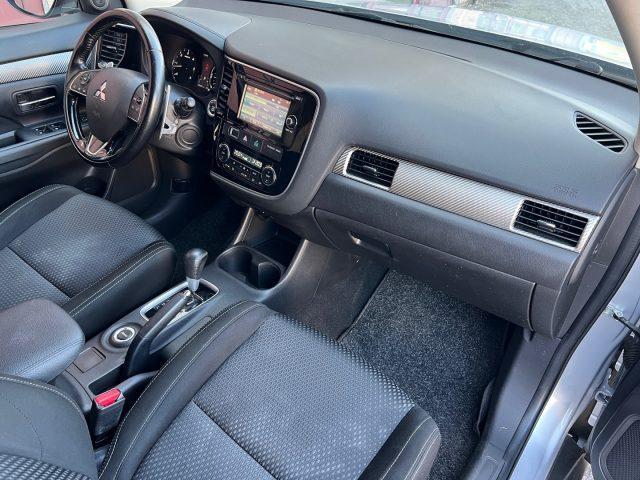 MITSUBISHI Outlander 2.2 DI-D 4WD Instyle 7p.