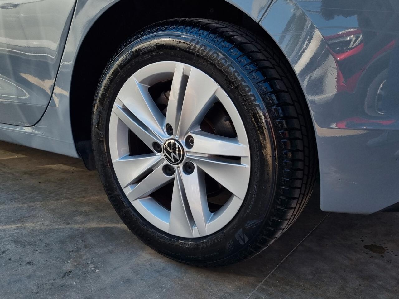 Volkswagen Golf VIII 1.0 etsi evo Life 110cv dsg