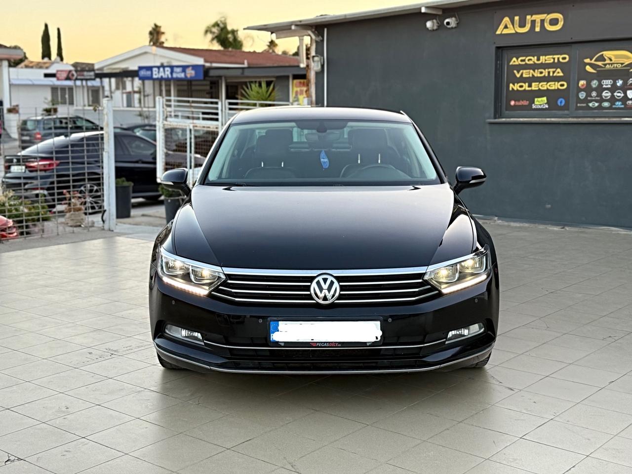 Volkswagen Passat 1.6 TDI SCR DSG Business BMT Garanzia 12 Mesi