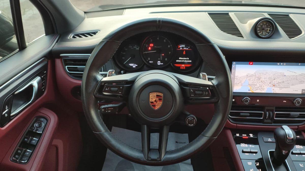 PORSCHE - Macan T
