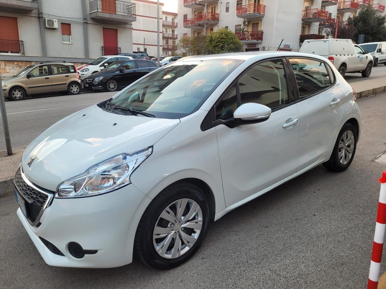 Peugeot 208 Active * 1.4 HDi * 68 CV * Perfetta * Garantita 12 Mesi